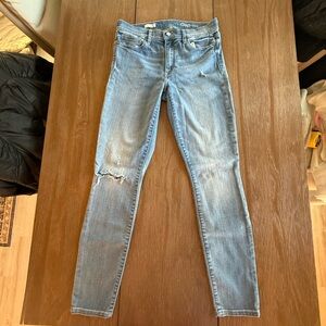 GAP Skinny Jeans in Light Blue Distressed Wash